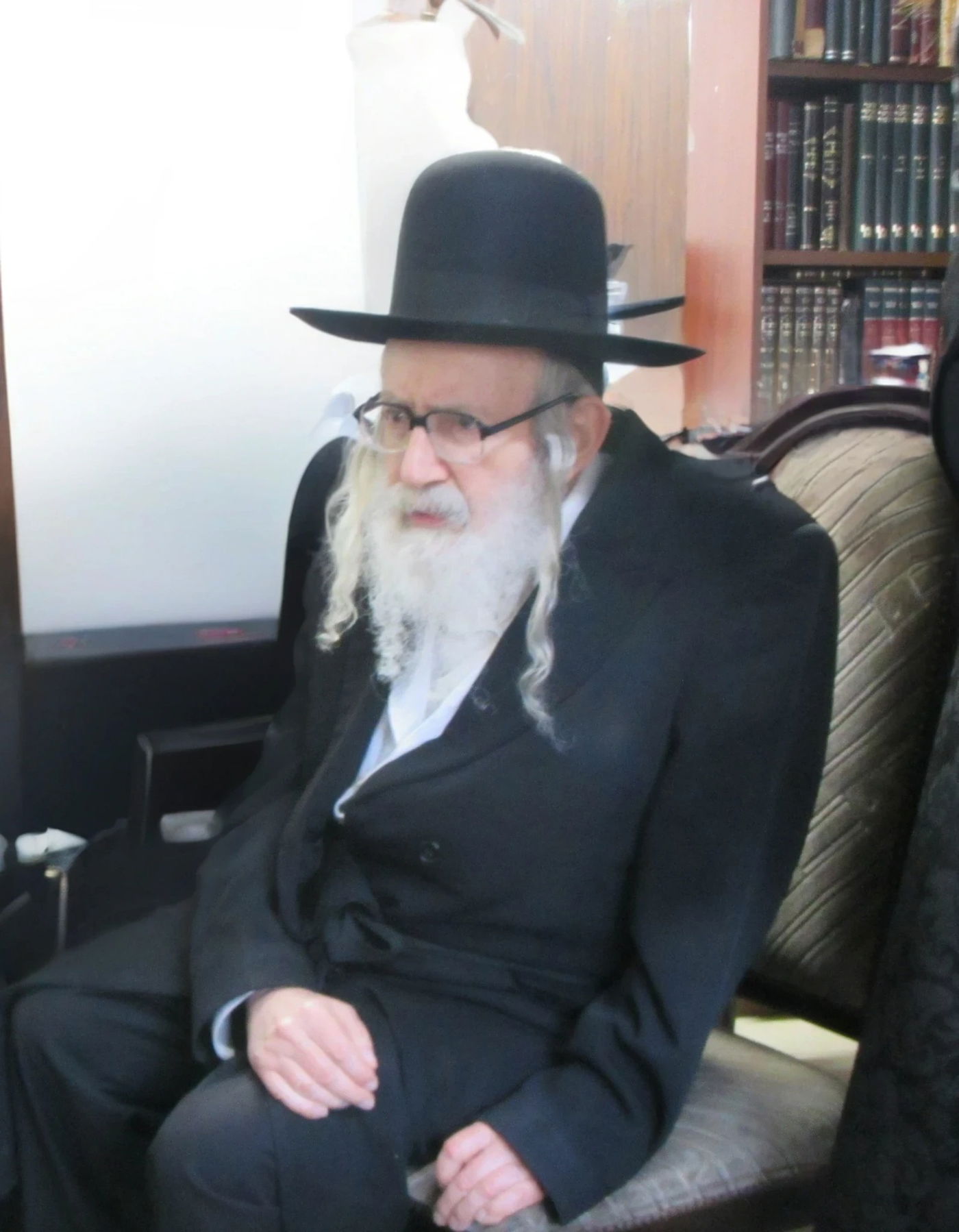 האדמו"ר מאמשינוב בניחום אבלים אצל מחותנו גאב"ד ראדומישלא