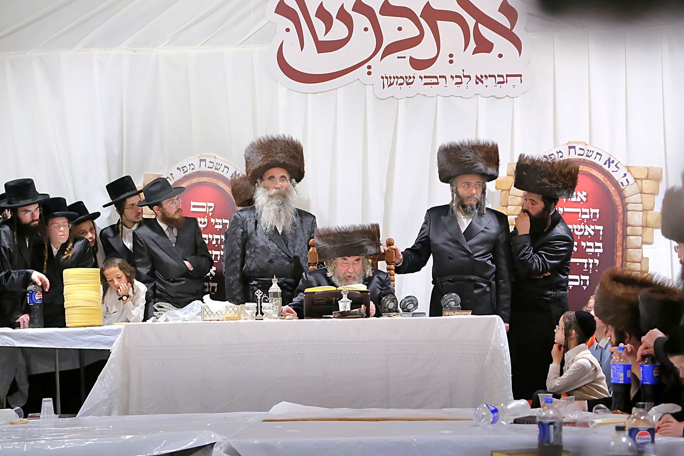 האדמו"ר מרחמסטריווקא בסעודה שלישית במירון