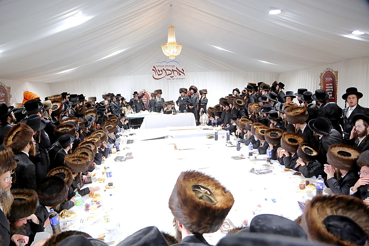 האדמו"ר מרחמסטריווקא בסעודה שלישית במירון