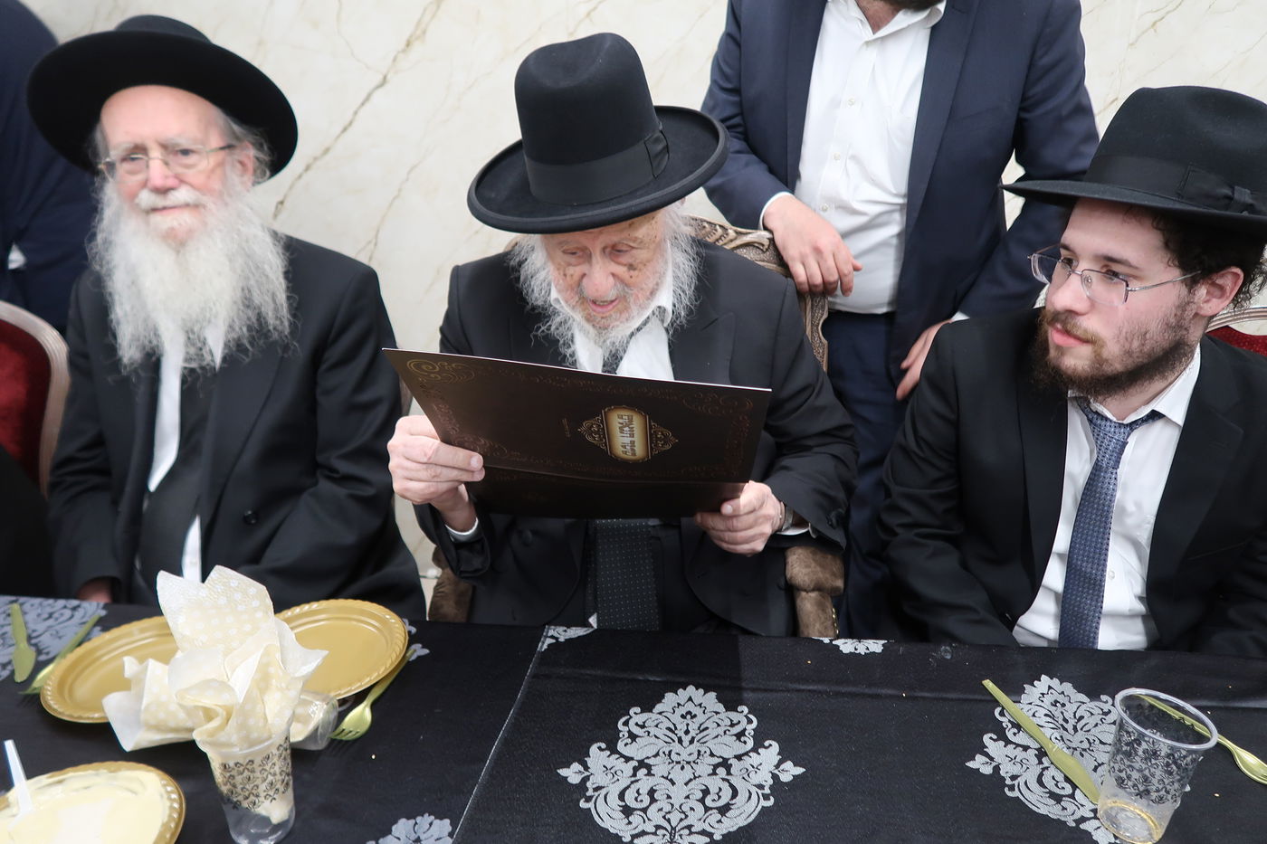 אירוסין לנכדת 'המתמיד'