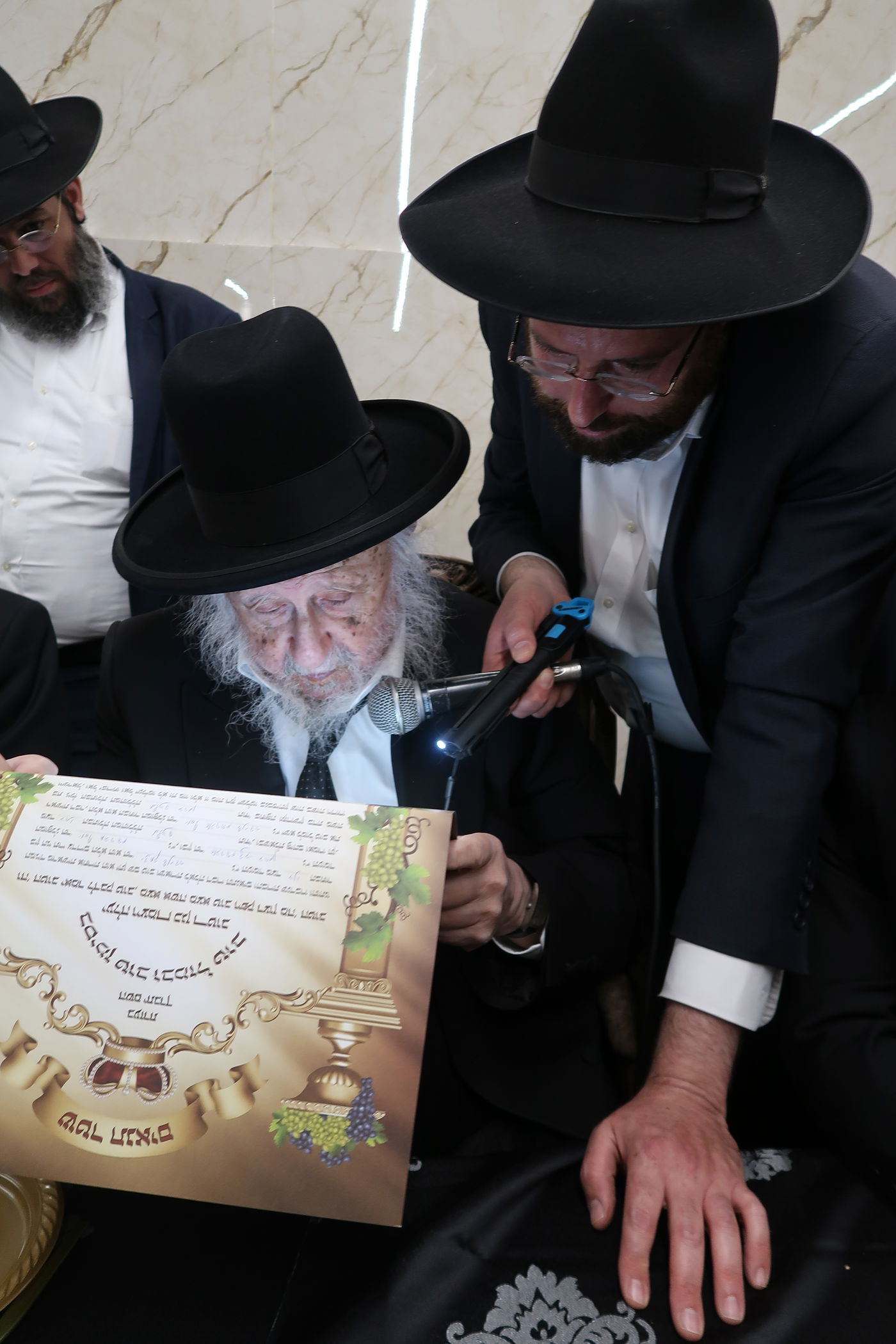 אירוסין לנכדת 'המתמיד'