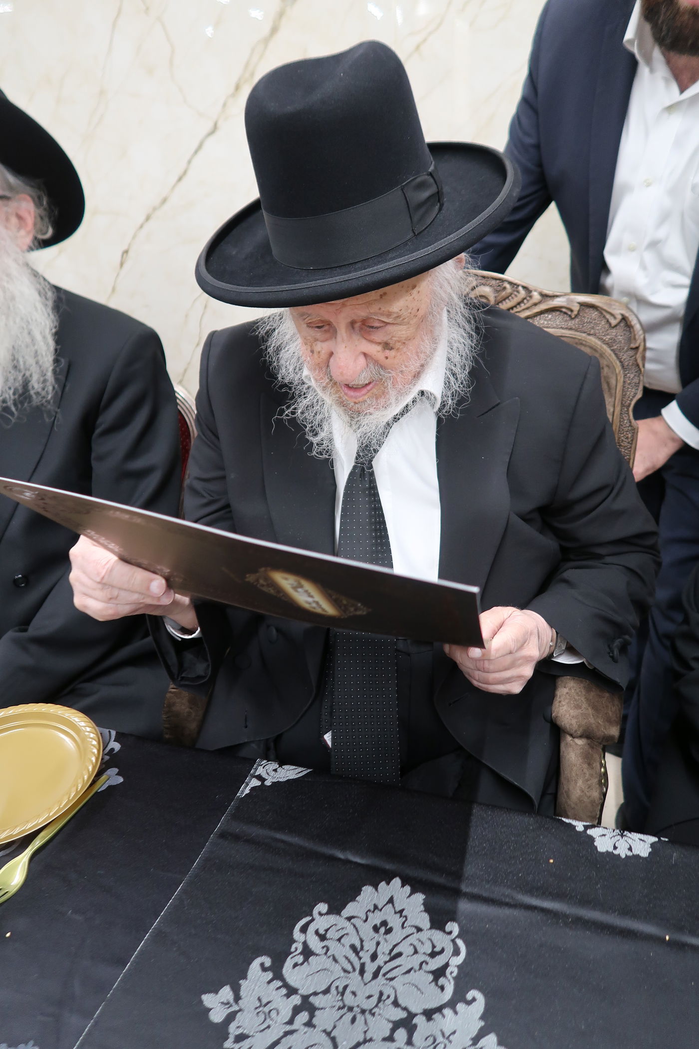 אירוסין לנכדת 'המתמיד'