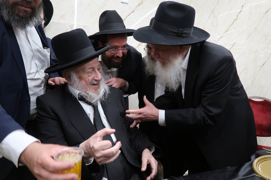 נכדתו של 'המתמיד' של פוניבז' התארסה; רה