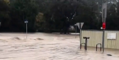 תושבים טיפסו על גגות: שיטפונות פתאומיים באוסטרליה