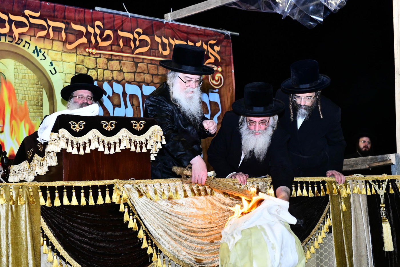 האדמו"ר מדארג בהדלקה באתרא קדישא מירון