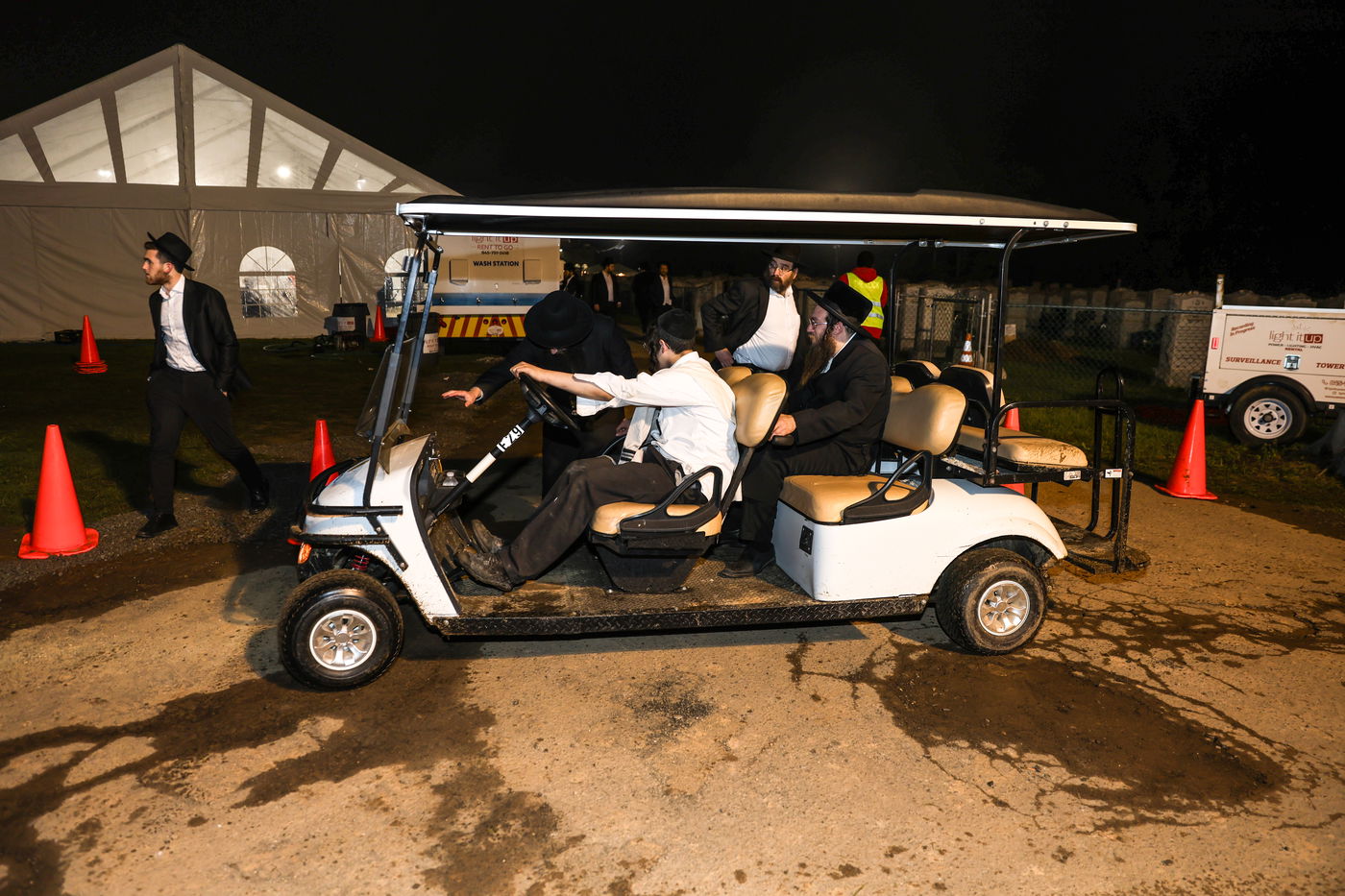 אלפי ישראל בעליה לציון הרה"ק מבאבוב זצ"ל בליל ל"ג בעומר תשפ"ה