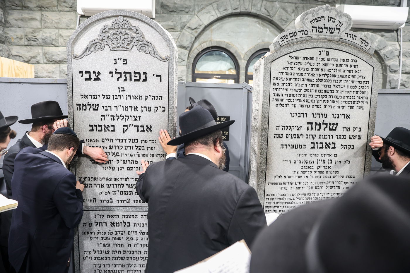 אלפי ישראל בעליה לציון הרה"ק מבאבוב זצ"ל בליל ל"ג בעומר תשפ"ה