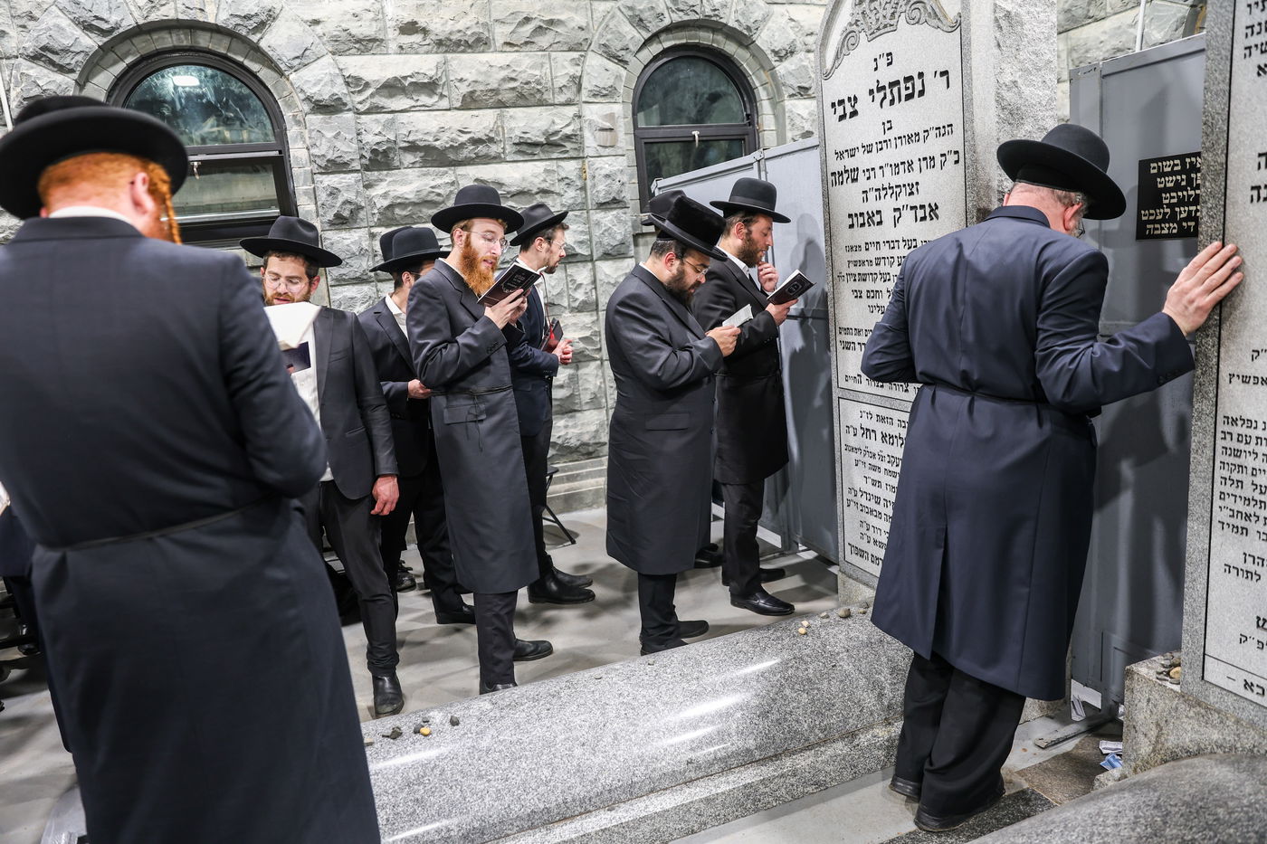 אלפי ישראל בעליה לציון הרה"ק מבאבוב זצ"ל בליל ל"ג בעומר תשפ"ה