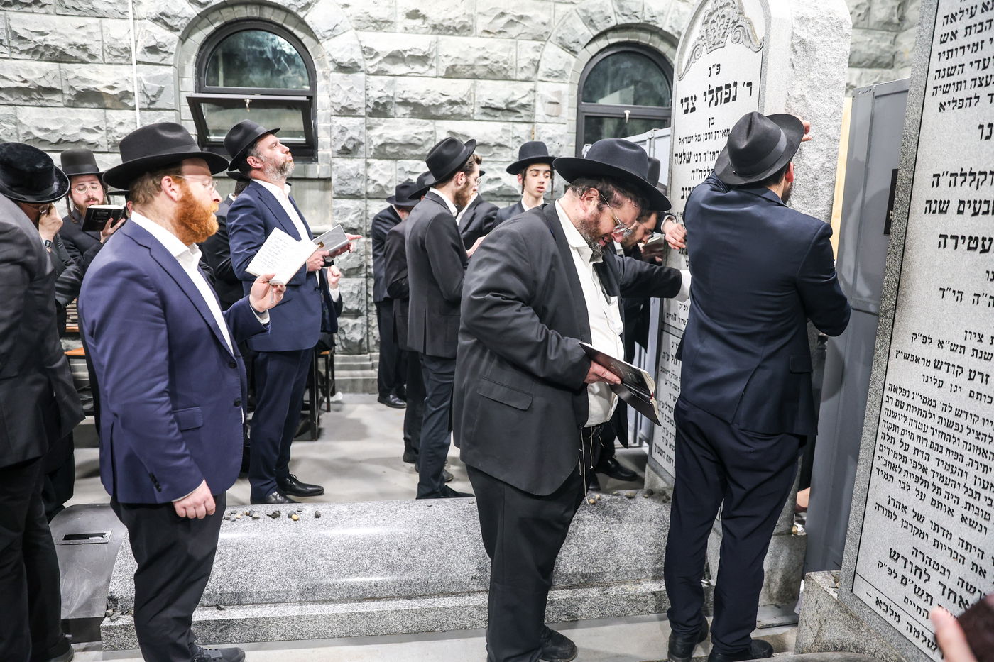 אלפי ישראל בעליה לציון הרה"ק מבאבוב זצ"ל בליל ל"ג בעומר תשפ"ה