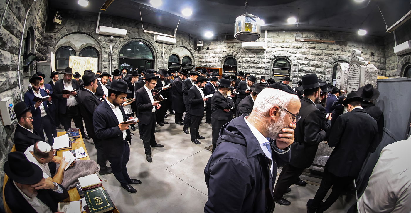 אלפי ישראל בעליה לציון הרה"ק מבאבוב זצ"ל בליל ל"ג בעומר תשפ"ה