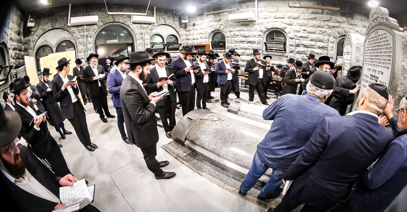 אלפי ישראל בעליה לציון הרה"ק מבאבוב זצ"ל בליל ל"ג בעומר תשפ"ה