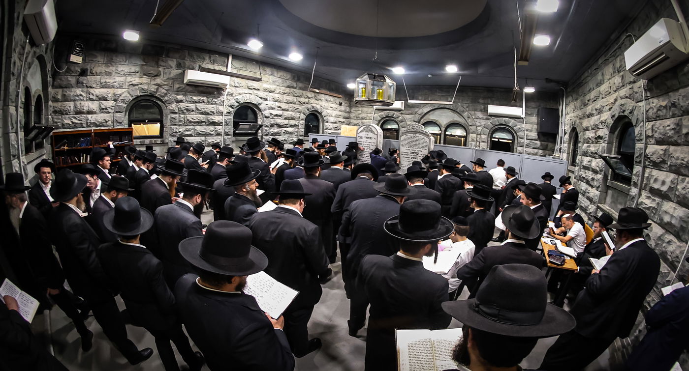 אלפי ישראל בעליה לציון הרה"ק מבאבוב זצ"ל בליל ל"ג בעומר תשפ"ה