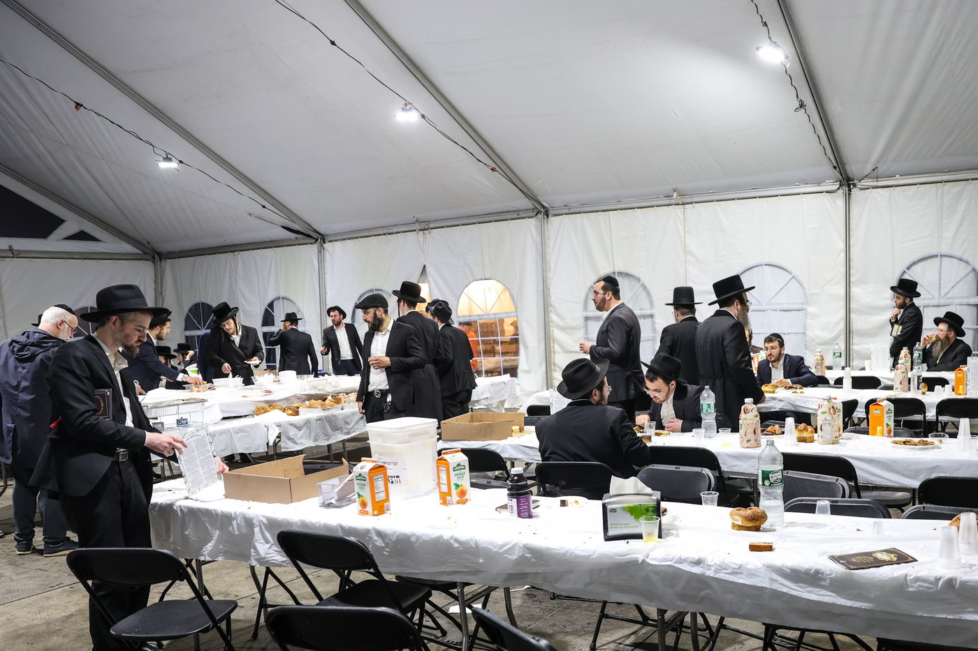 אלפי ישראל בעליה לציון הרה"ק מבאבוב זצ"ל בליל ל"ג בעומר תשפ"ה