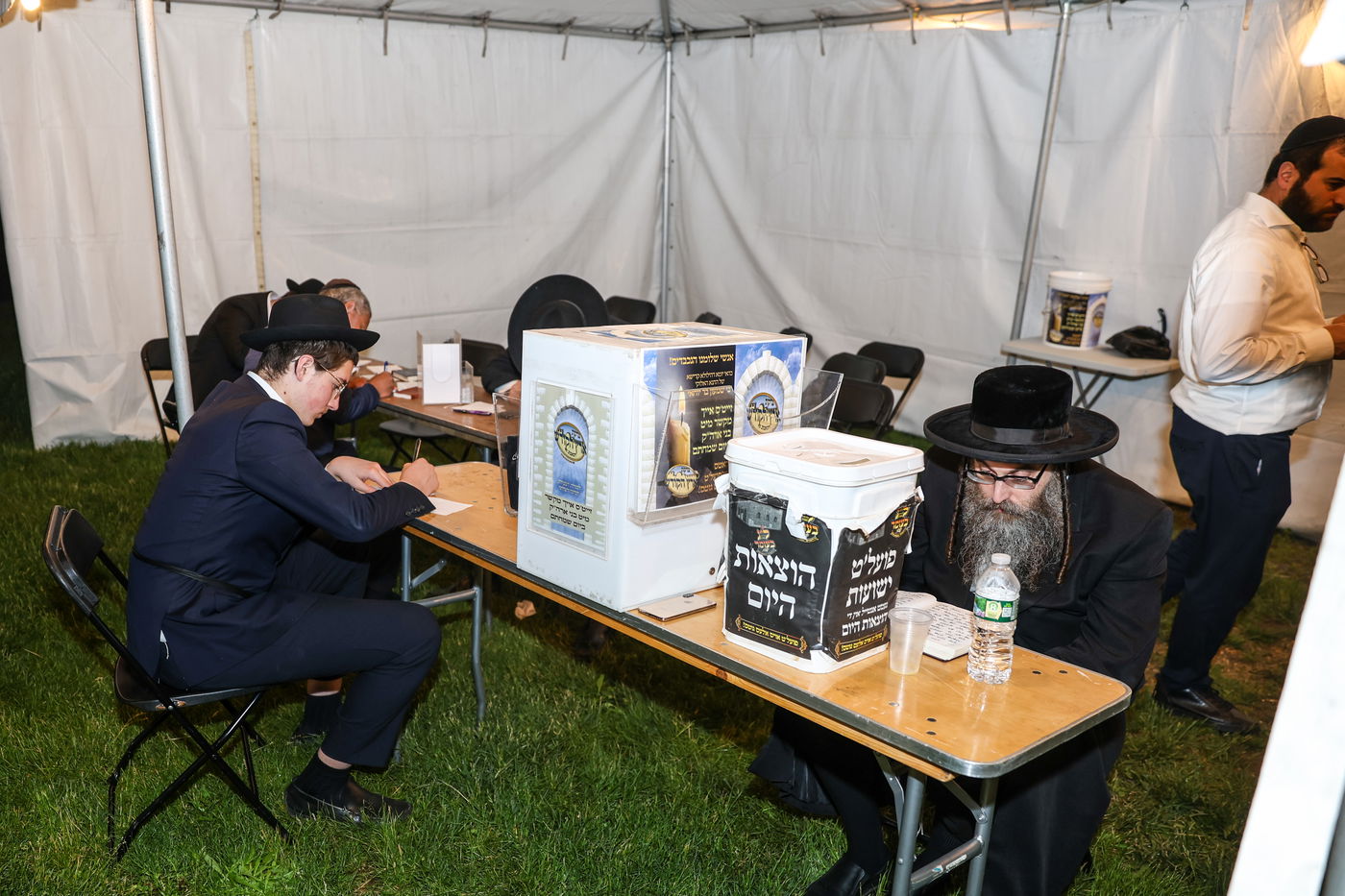 אלפי ישראל בעליה לציון הרה"ק מבאבוב זצ"ל בליל ל"ג בעומר תשפ"ה