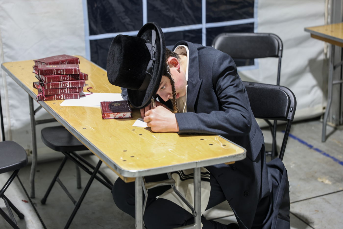 אלפי ישראל בעליה לציון הרה"ק מבאבוב זצ"ל בליל ל"ג בעומר תשפ"ה