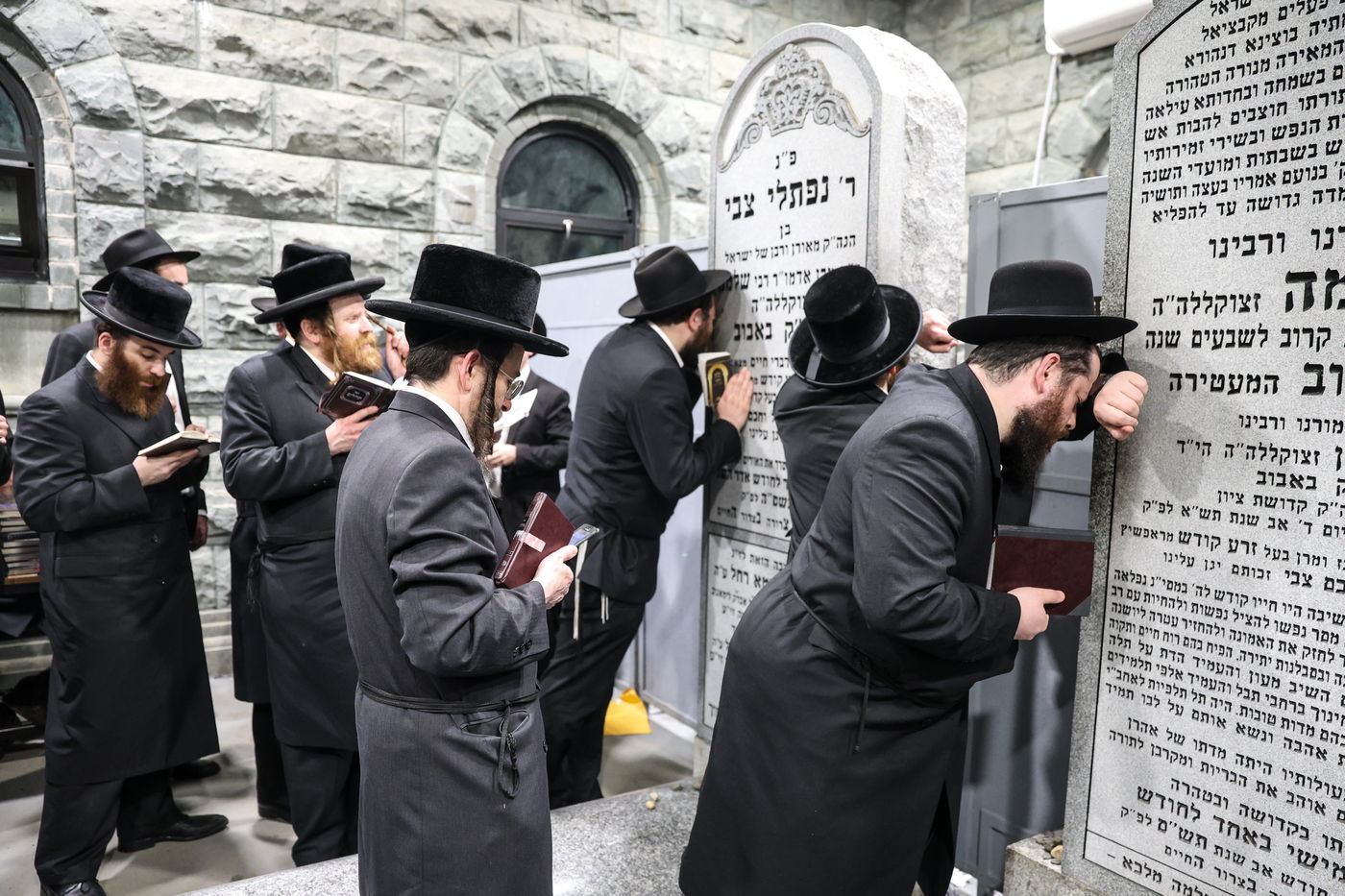 אלפי ישראל בעליה לציון הרה"ק מבאבוב זצ"ל בליל ל"ג בעומר תשפ"ה