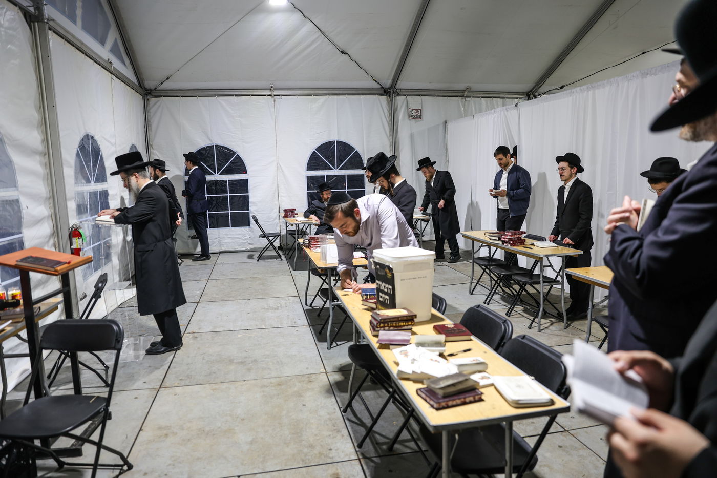 אלפי ישראל בעליה לציון הרה"ק מבאבוב זצ"ל בליל ל"ג בעומר תשפ"ה