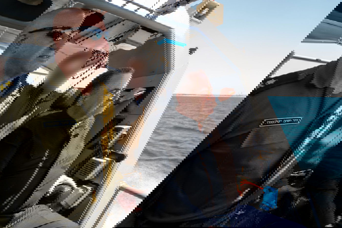 שר הביטחון מפליג מול חופי הרצועה 