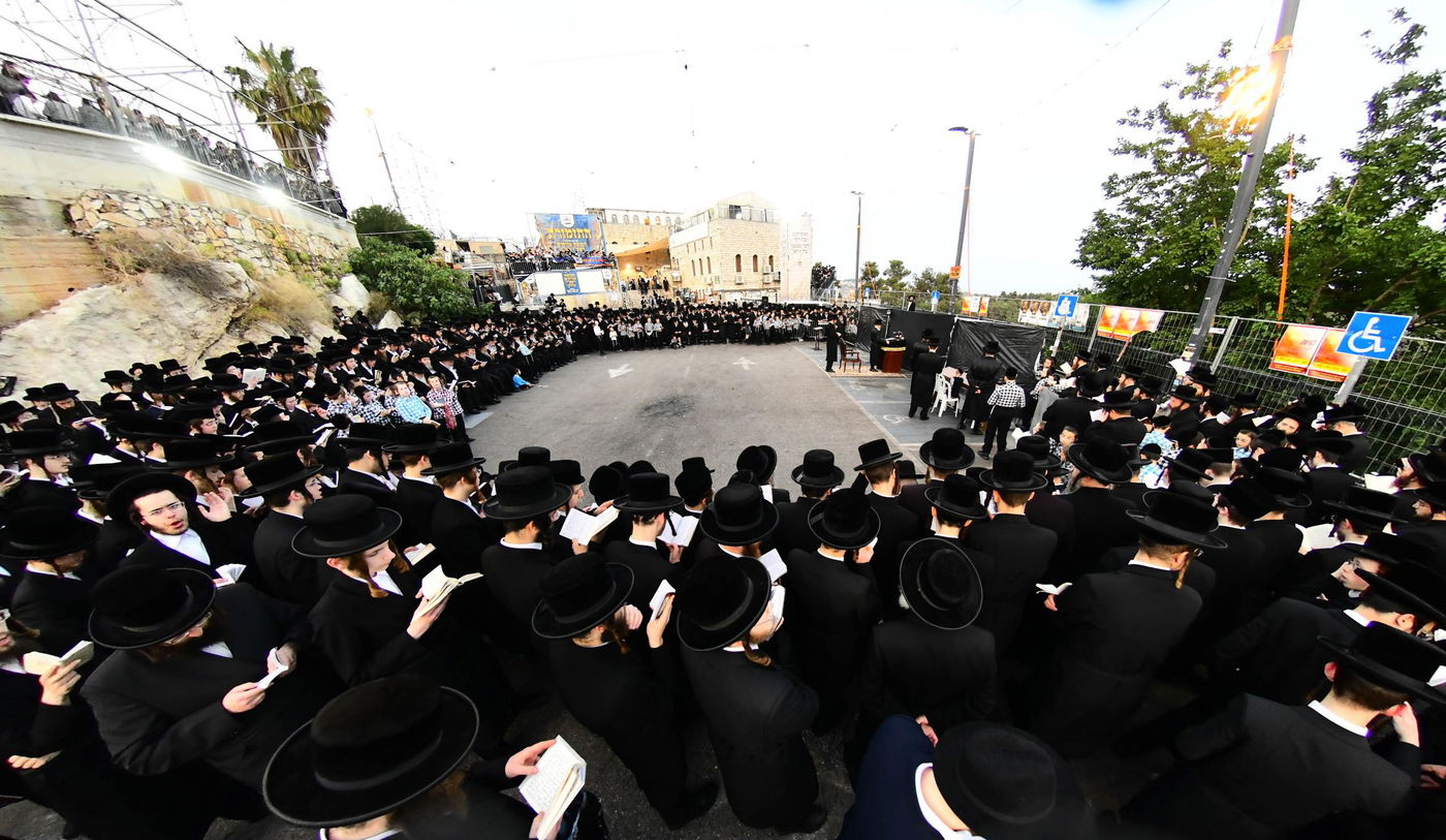 האדמו"ר מסערט ויז'ניץ באתרא קדישא מירון
