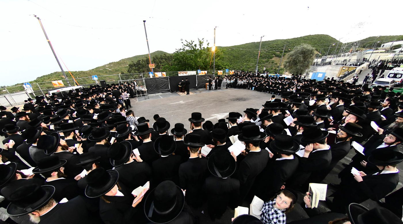 האדמו"ר מסערט ויז'ניץ באתרא קדישא מירון