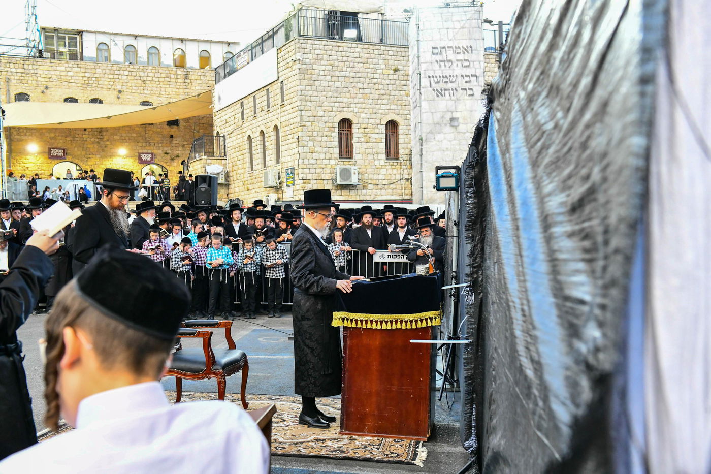 האדמו"ר מסערט ויז'ניץ באתרא קדישא מירון