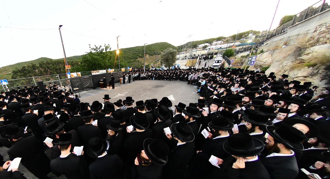 האדמו"ר מסערט ויז'ניץ באתרא קדישא מירון