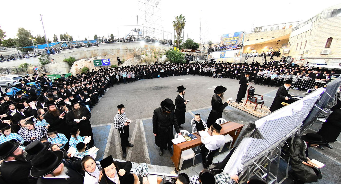 האדמו"ר מסערט ויז'ניץ באתרא קדישא מירון