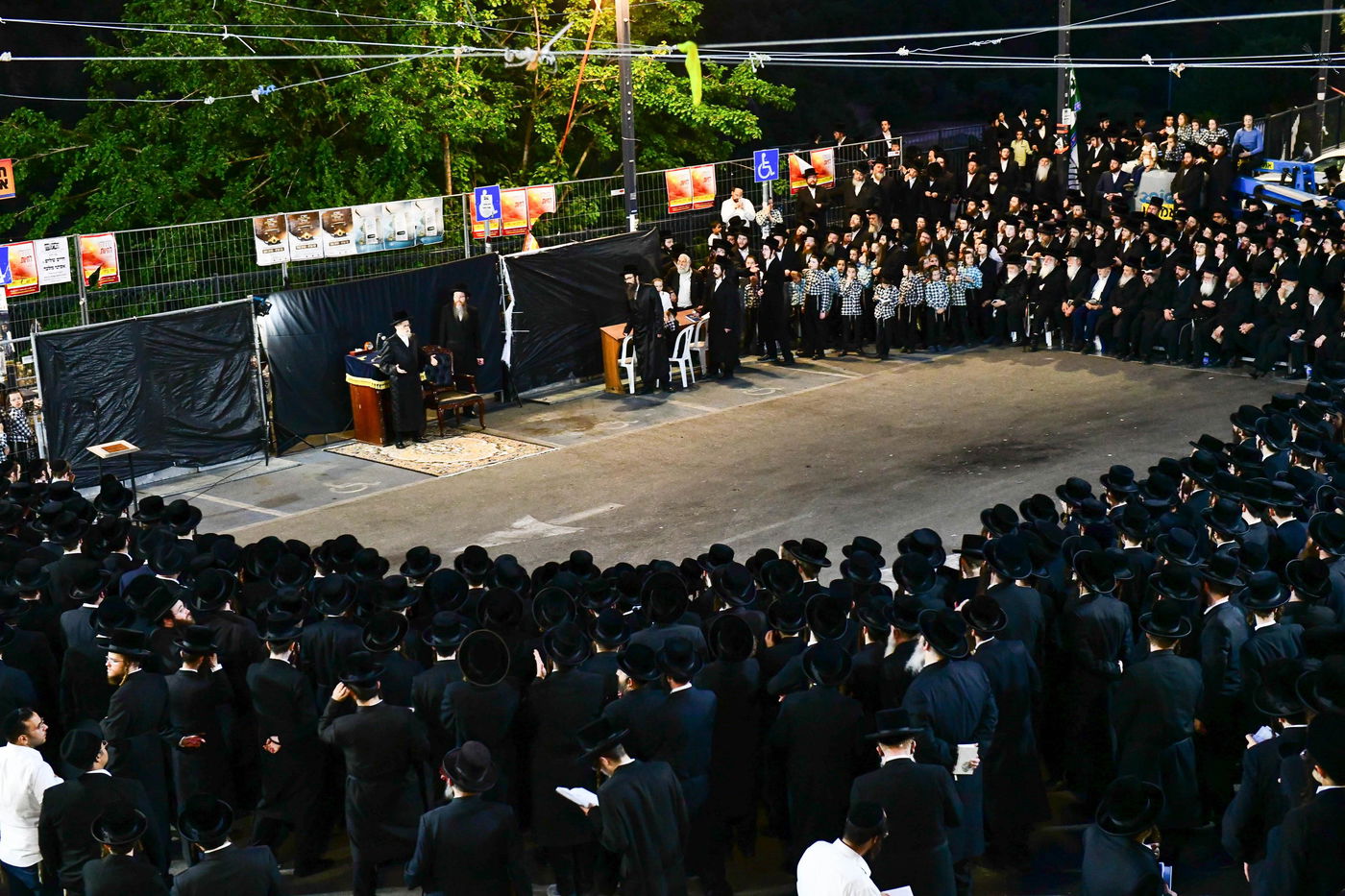 האדמו"ר מסערט ויז'ניץ באתרא קדישא מירון