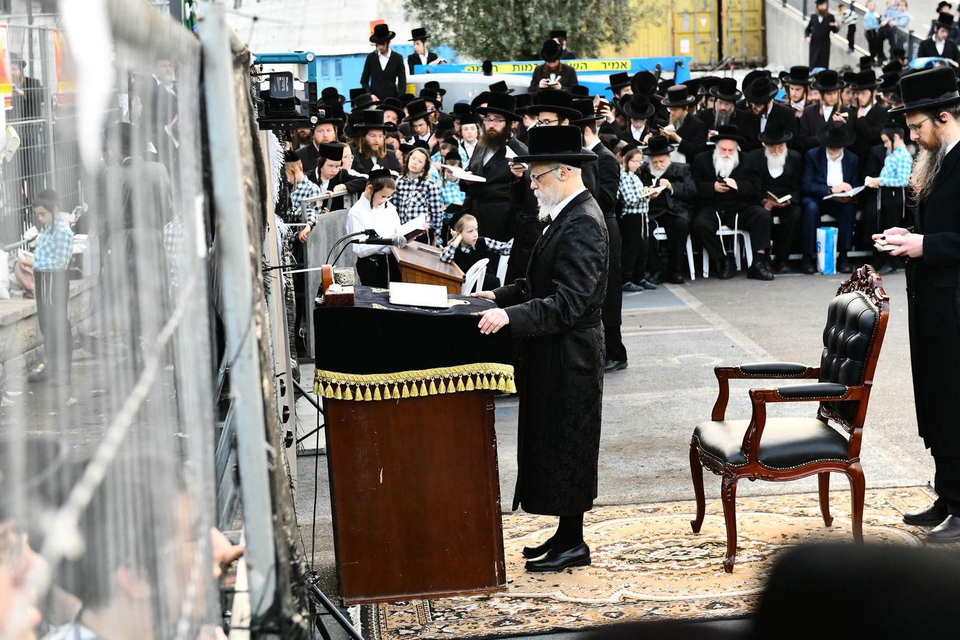 האדמו"ר מסערט ויז'ניץ באתרא קדישא מירון