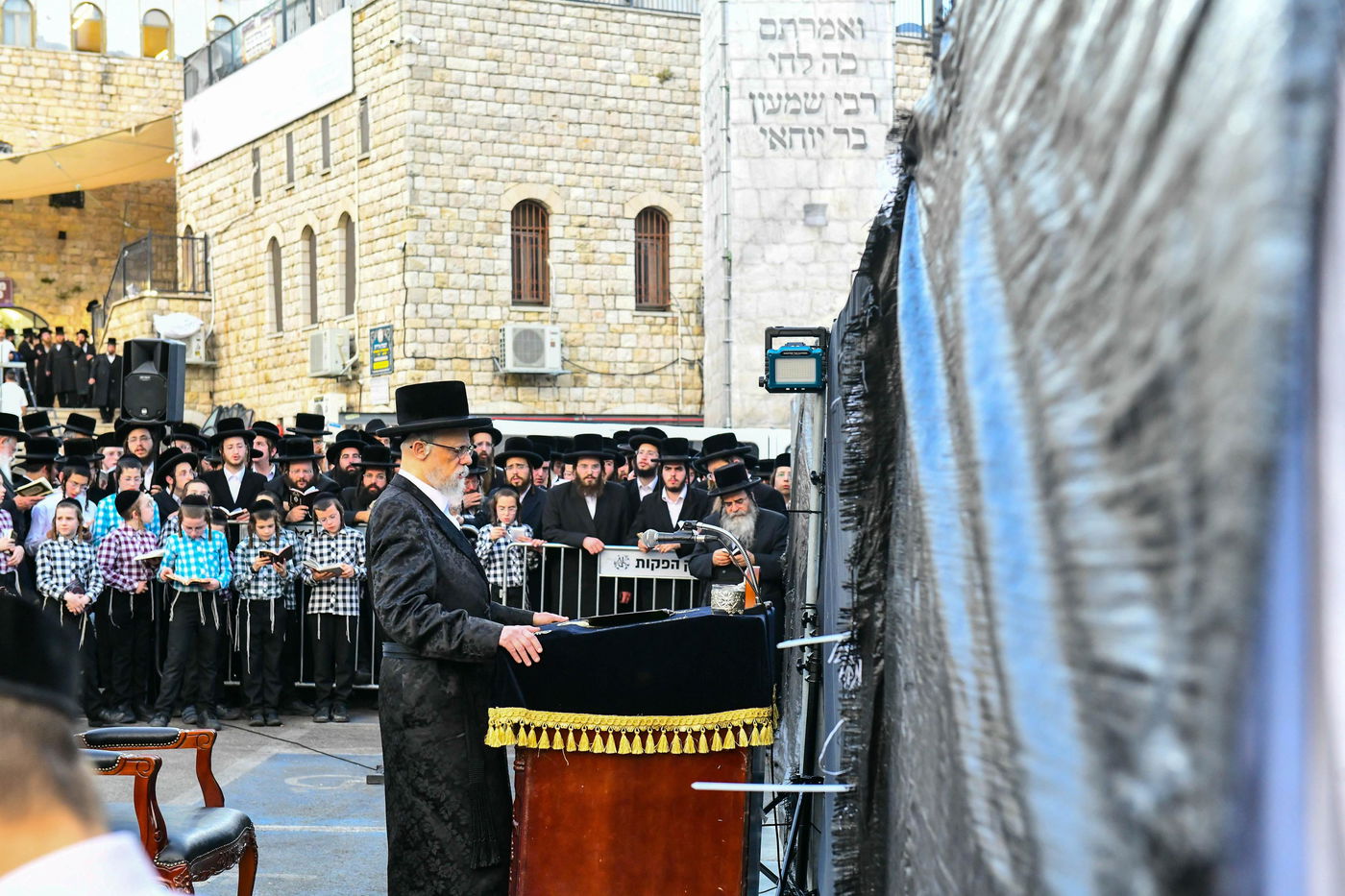האדמו"ר מסערט ויז'ניץ באתרא קדישא מירון