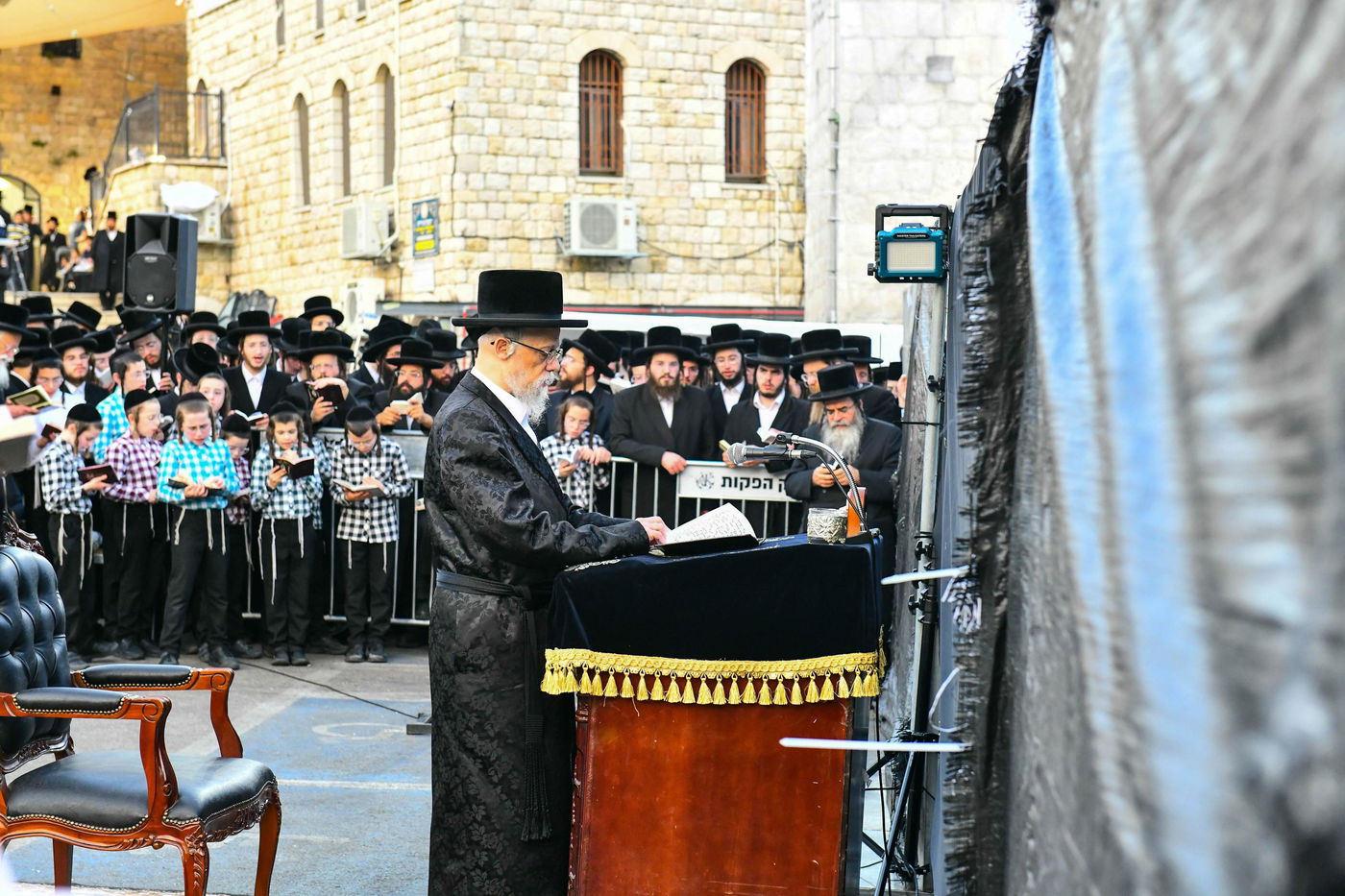 האדמו"ר מסערט ויז'ניץ באתרא קדישא מירון
