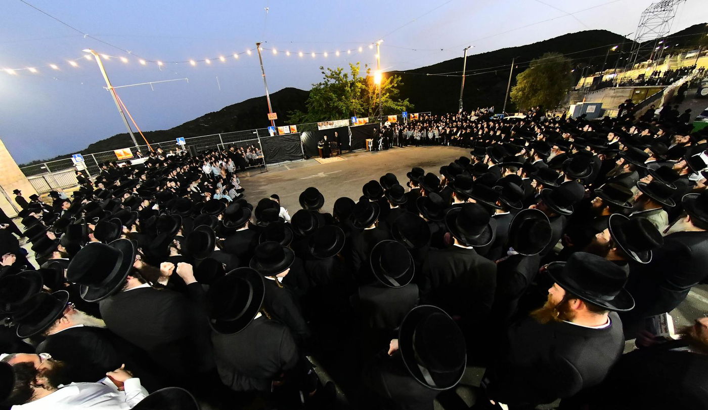 האדמו"ר מסערט ויז'ניץ באתרא קדישא מירון
