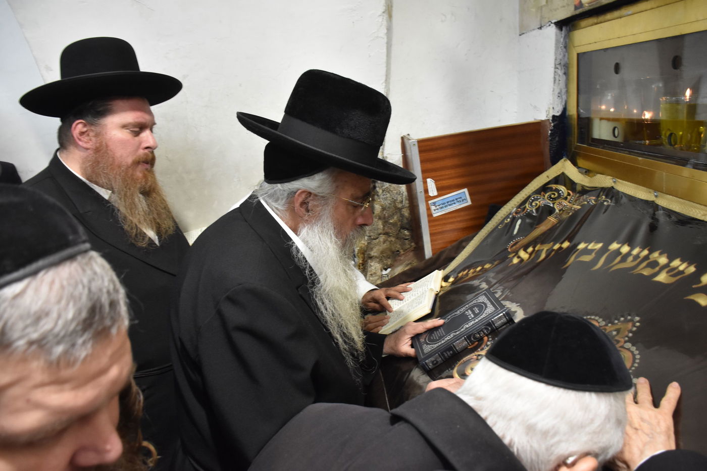 האדמו"ר מאשלג חזון איש בציון הרשב"י במירון