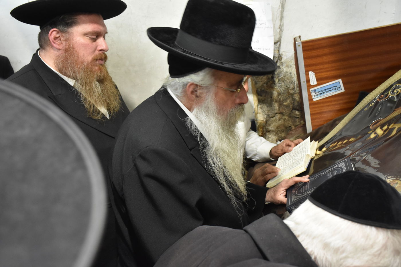 האדמו"ר מאשלג חזון איש בציון הרשב"י במירון