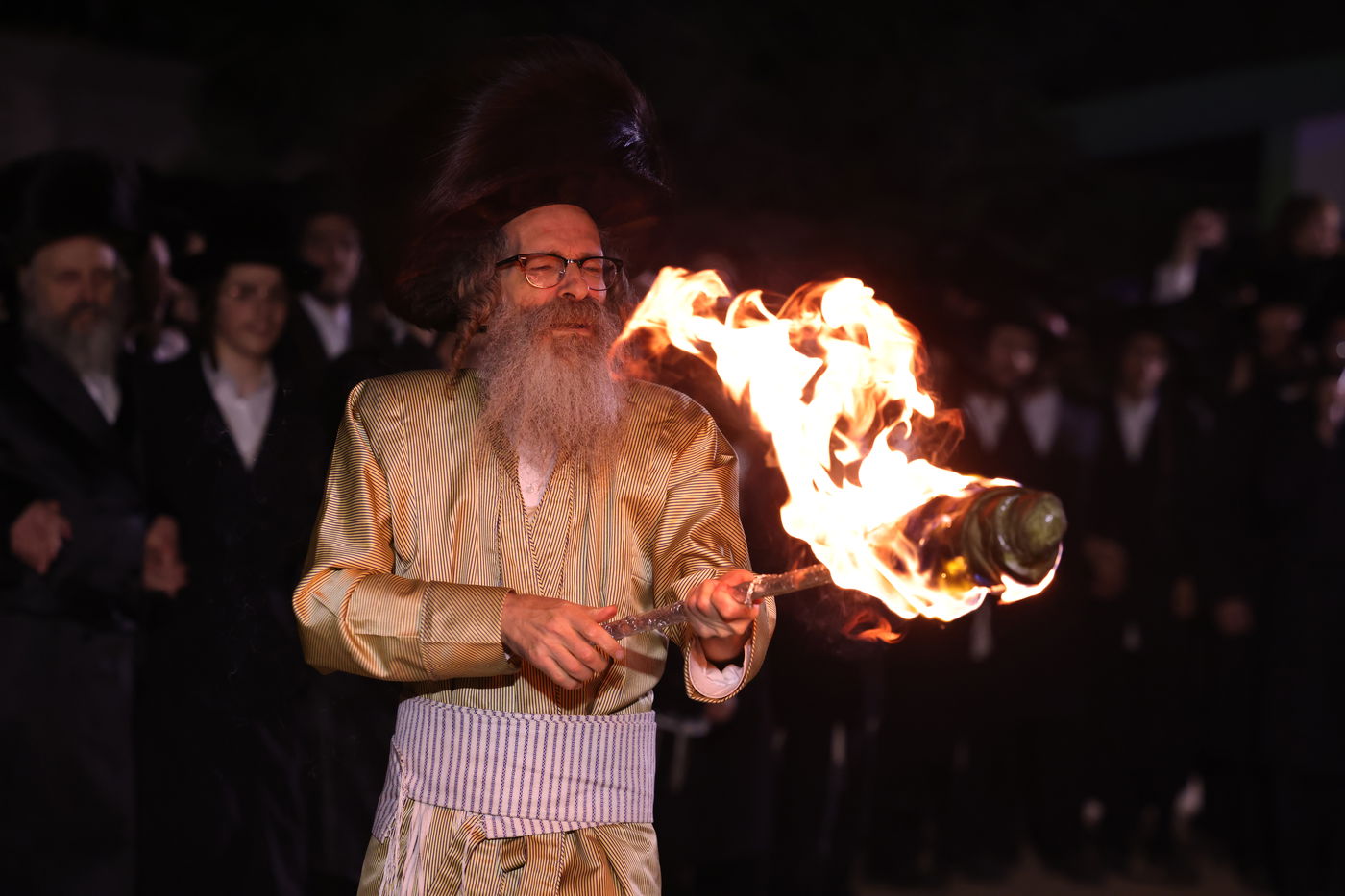 הגה"צ רבי נחמן בידרמן בהדלקה לכבוד ל"ג בעומר
