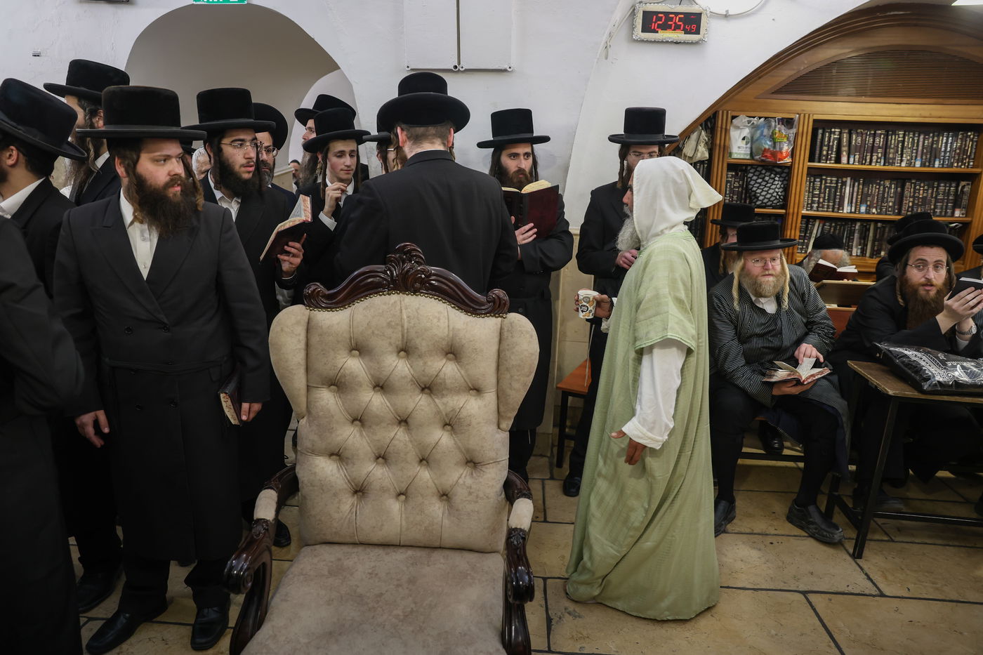 האדמו"ר מצאנז בתפילה באתרא קדישא מירון