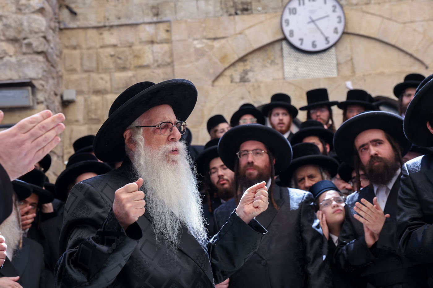 האדמו"ר מצאנז בתפילה באתרא קדישא מירון