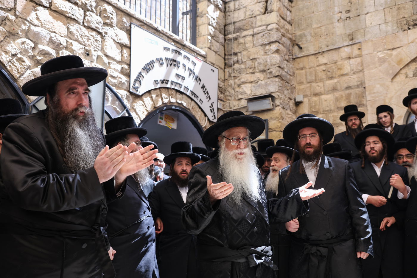 האדמו"ר מצאנז בתפילה באתרא קדישא מירון