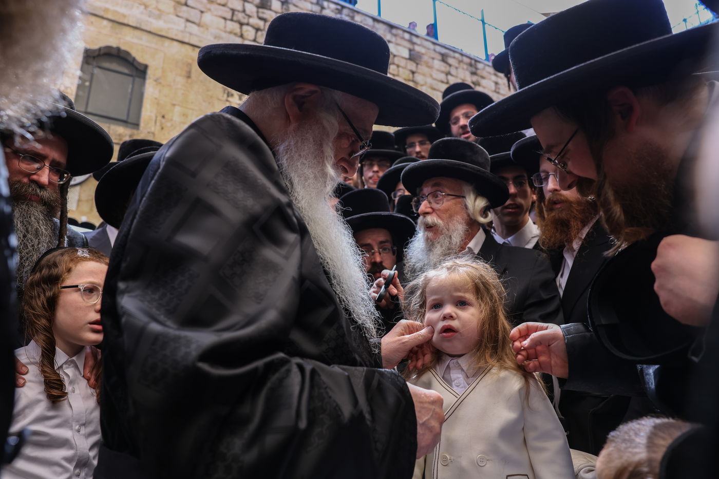 האדמו"ר מצאנז בתפילה באתרא קדישא מירון