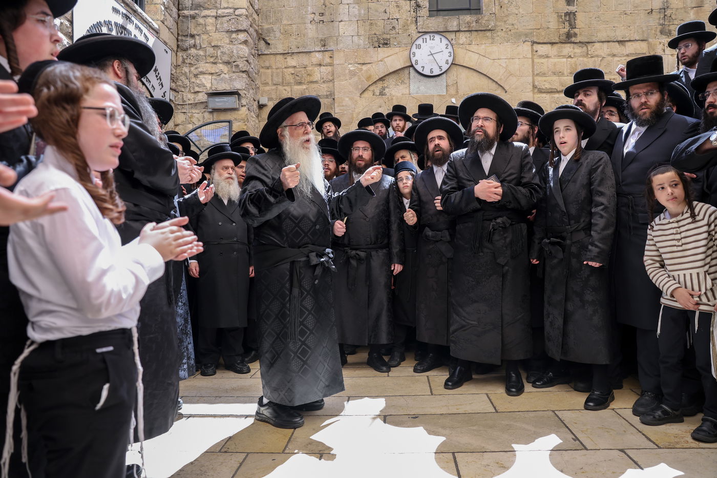 האדמו"ר מצאנז בתפילה באתרא קדישא מירון