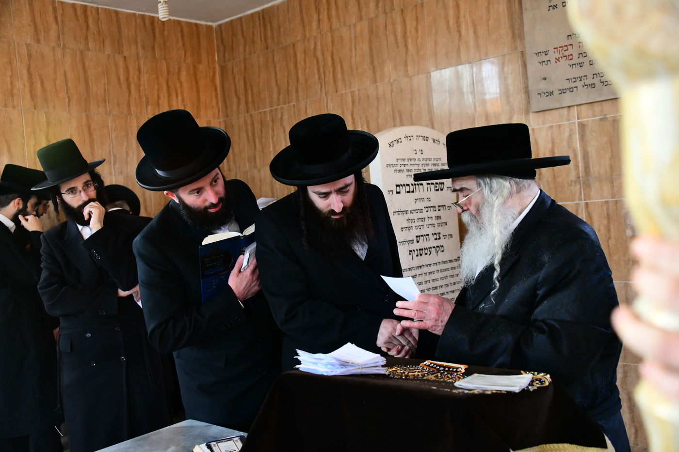 הילולא קדישא בקרעטשניף י-ם