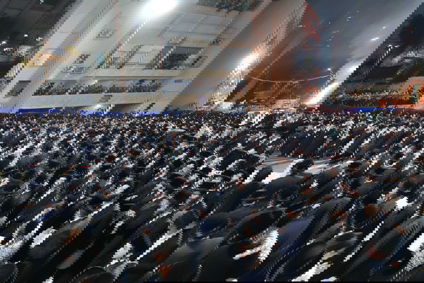 ל"ג בעומר בחצה"ק סערט ויז'ניץ