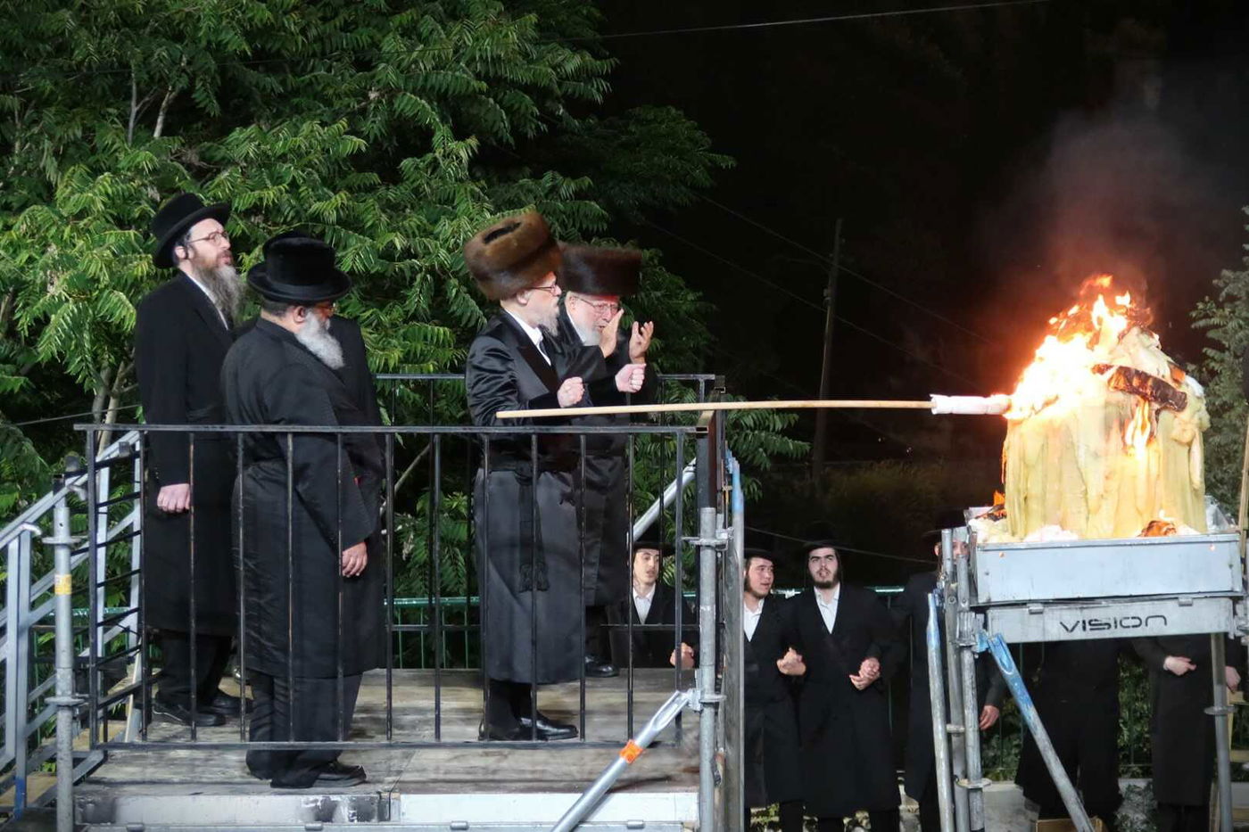 ל"ג בעומר בחצה"ק סערט ויז'ניץ