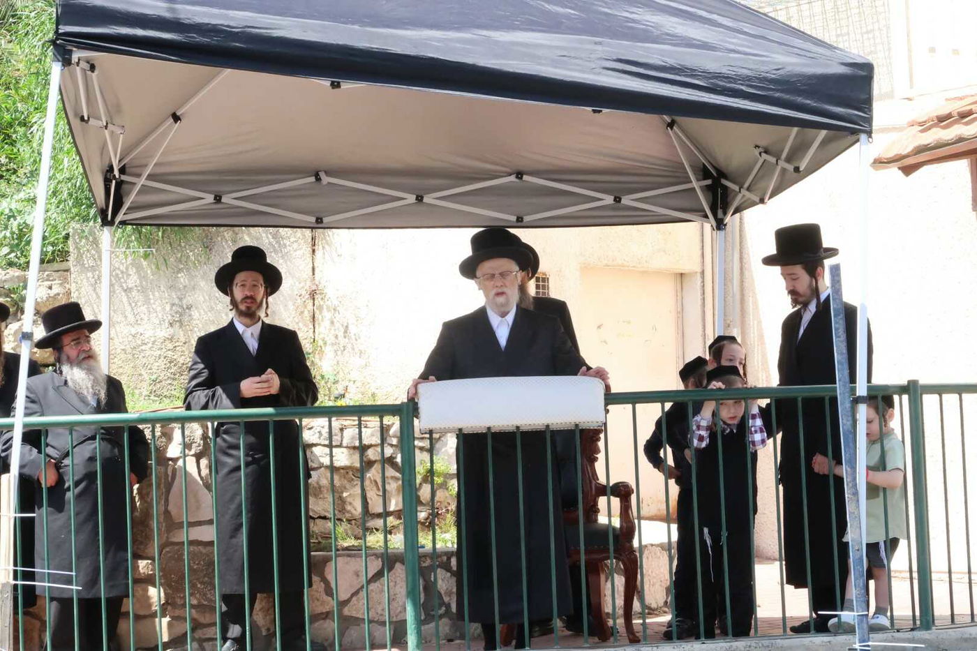 ל"ג בעומר בחצה"ק סערט ויז'ניץ