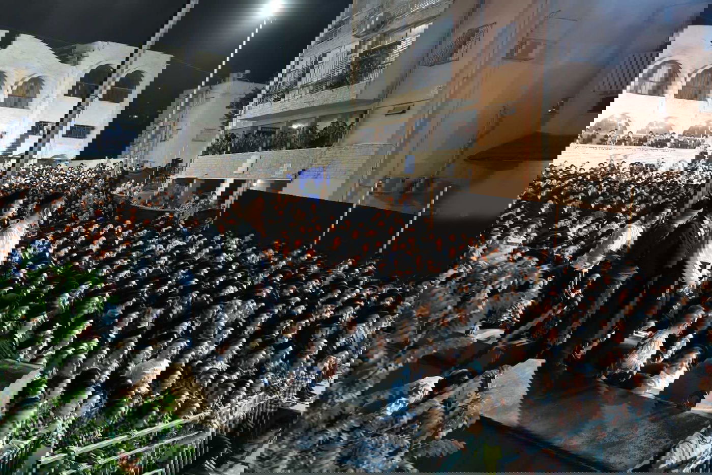 ל"ג בעומר בחצה"ק סערט ויז'ניץ