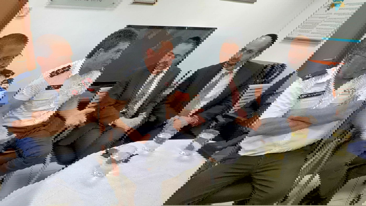  שר הבריאות הרב אוריאל בוסו בביקור בתחנת מד"א באלעד