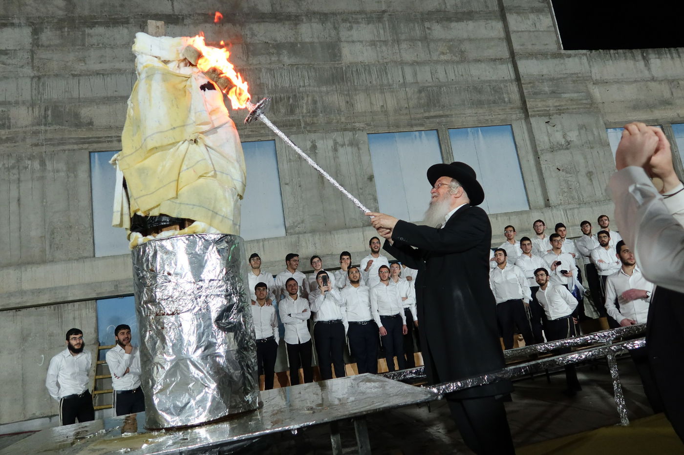 הגאון רבי משה דוד לפקוביץ בהדלקה לכבוד רשב"י