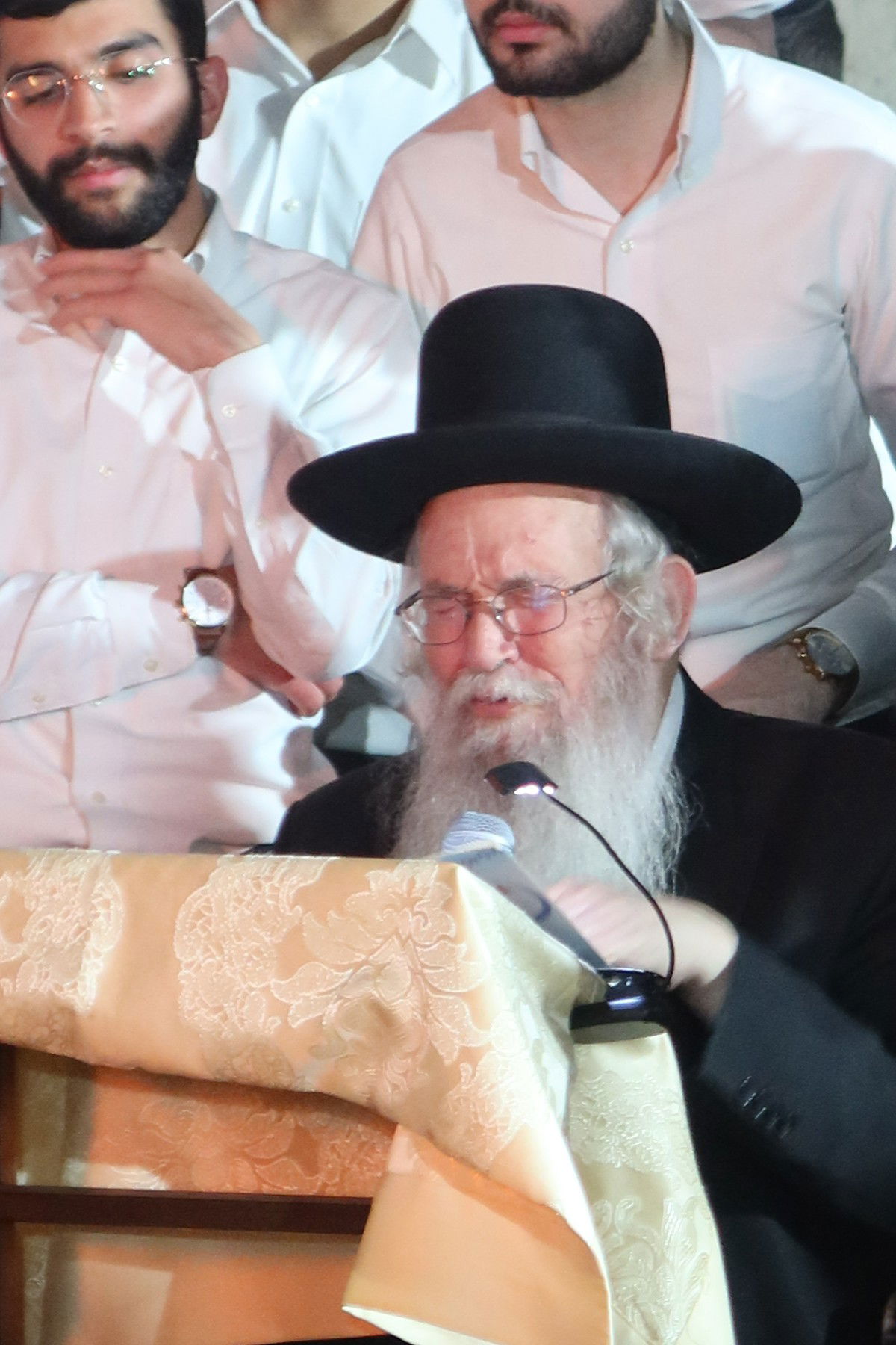 הגאון רבי משה דוד לפקוביץ בהדלקה לכבוד רשב"י