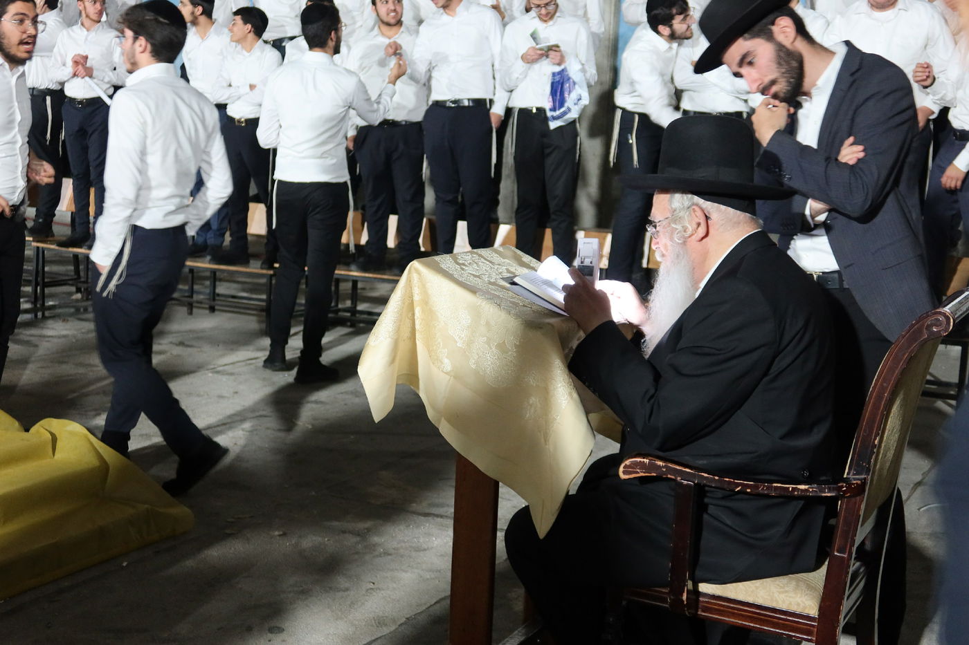 הגאון רבי משה דוד לפקוביץ בהדלקה לכבוד רשב"י