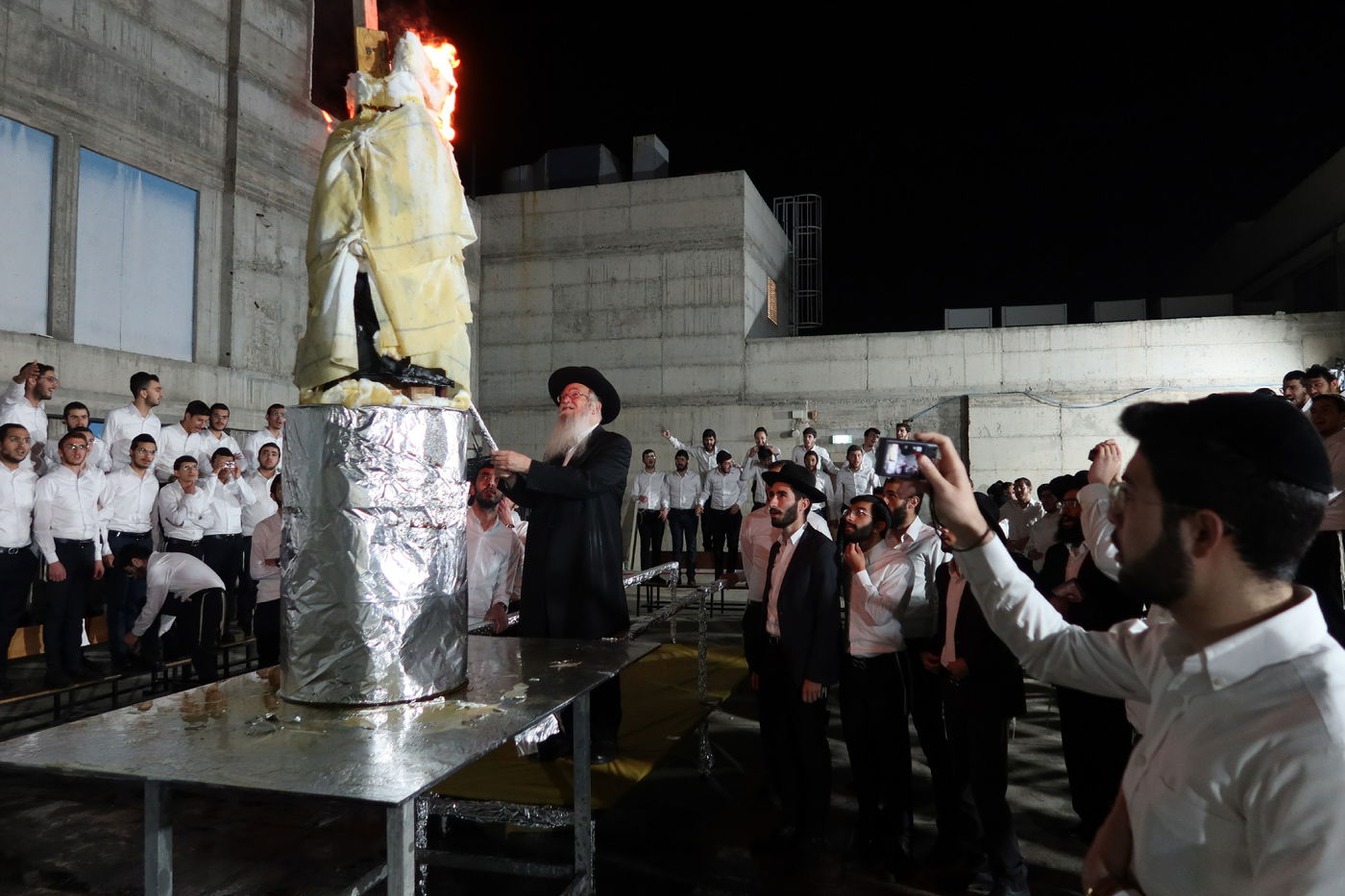הגאון רבי משה דוד לפקוביץ בהדלקה לכבוד רשב"י